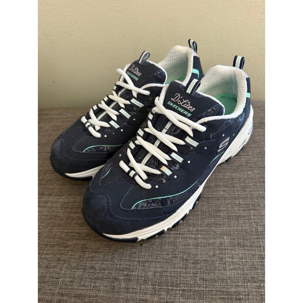 Womenโs Skechers D'Lites Memory Foam Wide Fit Navy Blue Sneakers Size 9.5